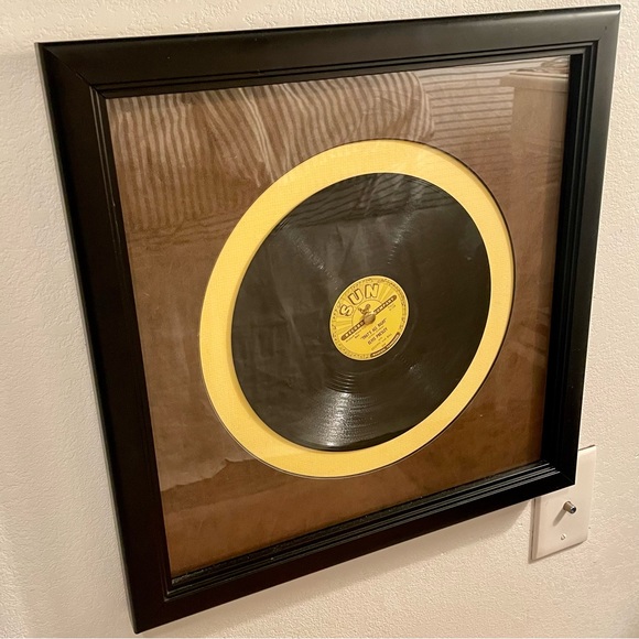RARE! ELVIS PRESLEY 78 SUN Record Framed “That’s All Right” “Blue Moon Kentucky” - Picture 4 of 6